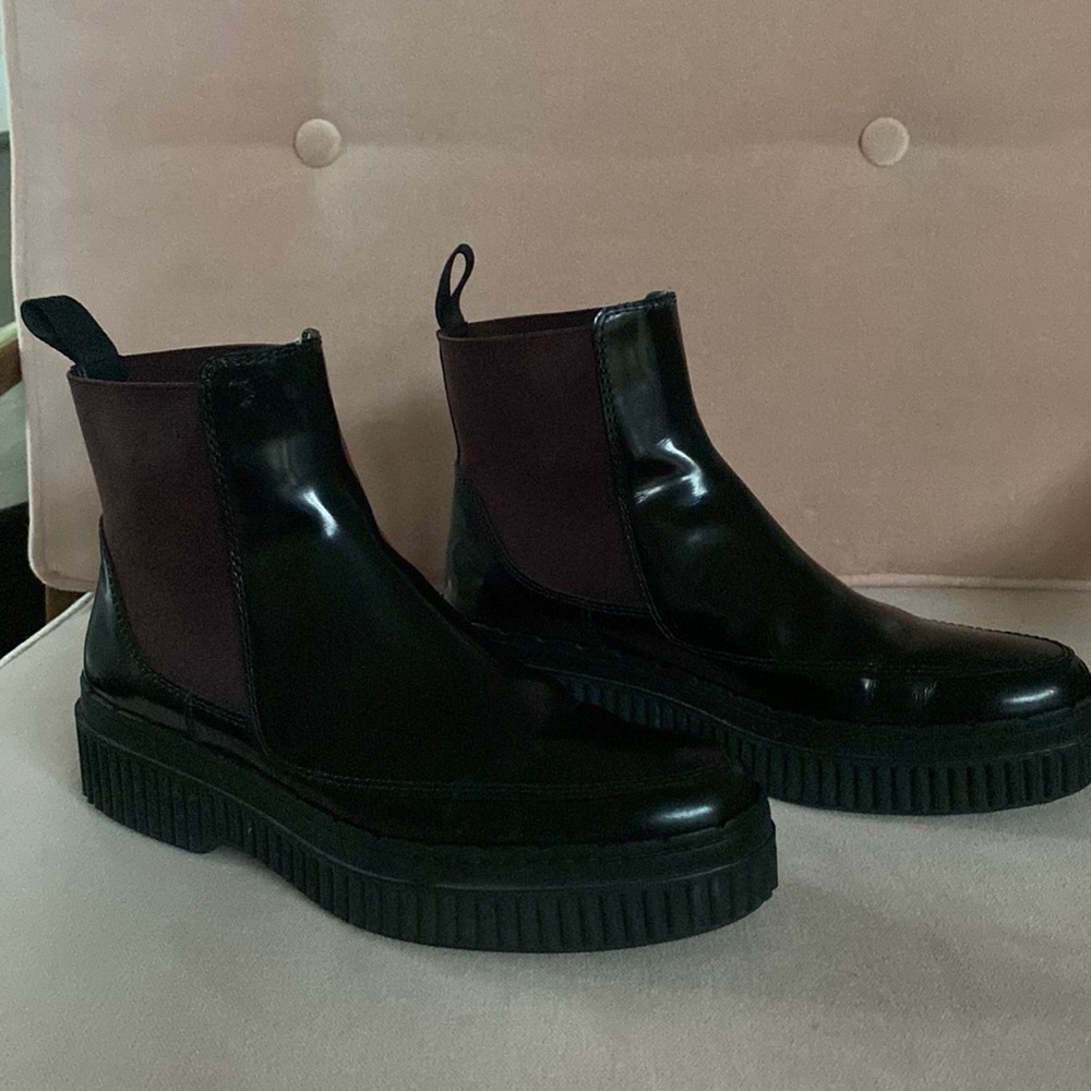 Tod’s Chelsea boots